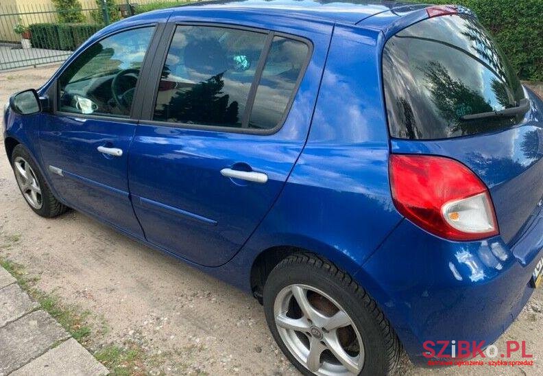 2009' Renault Clio photo #1