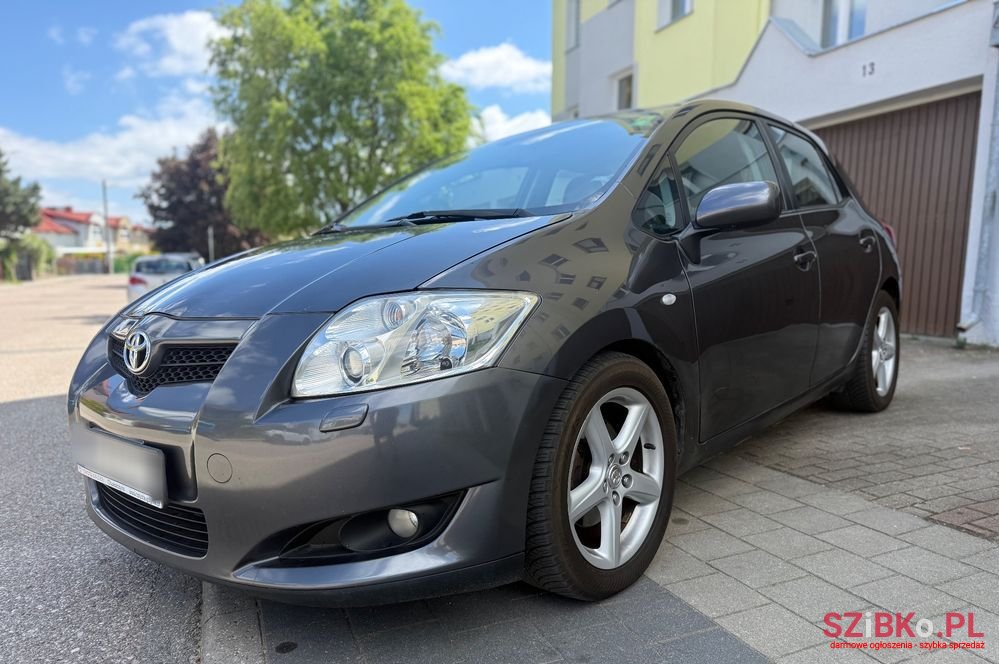 2010' Toyota Auris 1.4 D-4D Premium photo #1