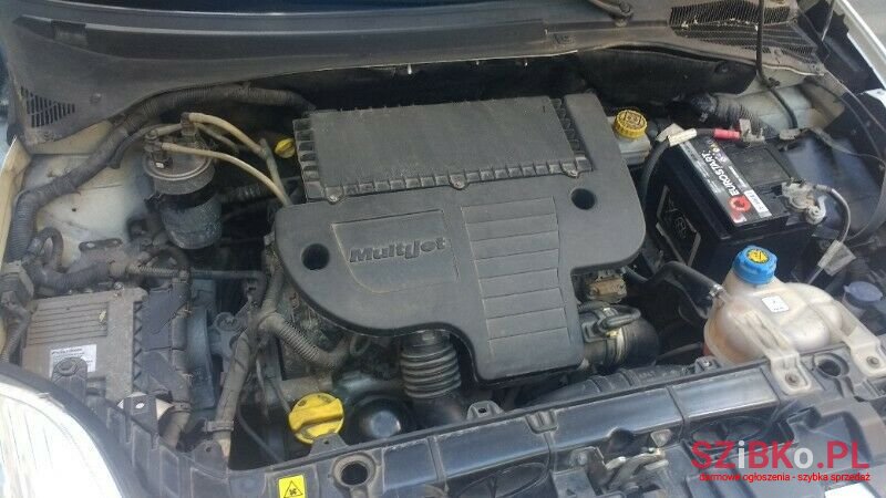 2011' Fiat Punto photo #4