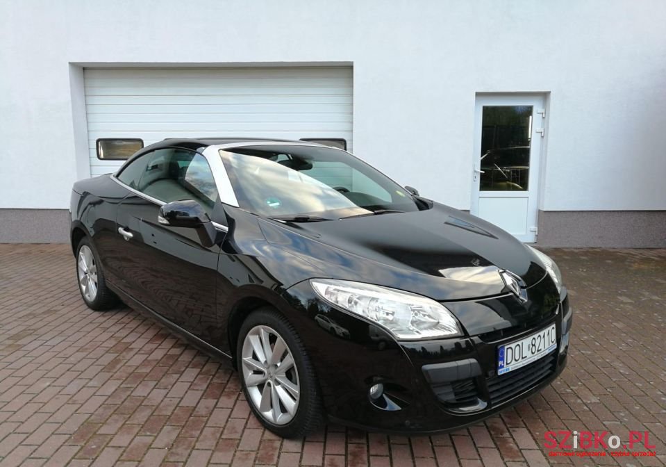 2010' Renault Megane photo #1