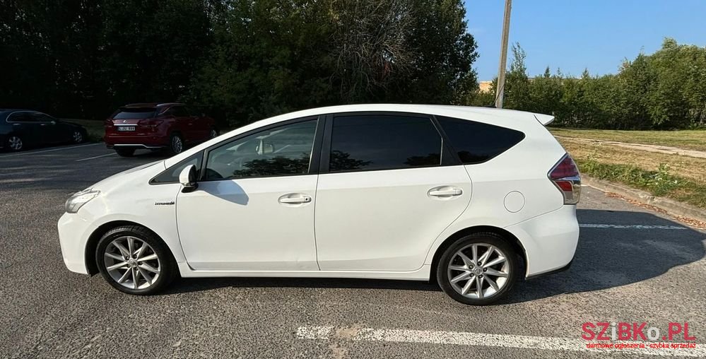 2016' Toyota Prius+ photo #4