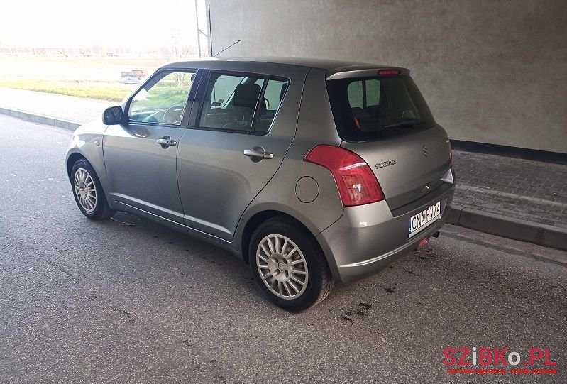 2006' Suzuki Swift photo #5
