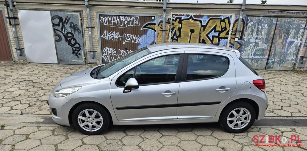 2010' Peugeot 207 1.4 16V Trendy photo #2