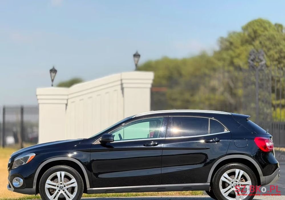 2018' Mercedes-Benz GLA 250 7G-Dct photo #6