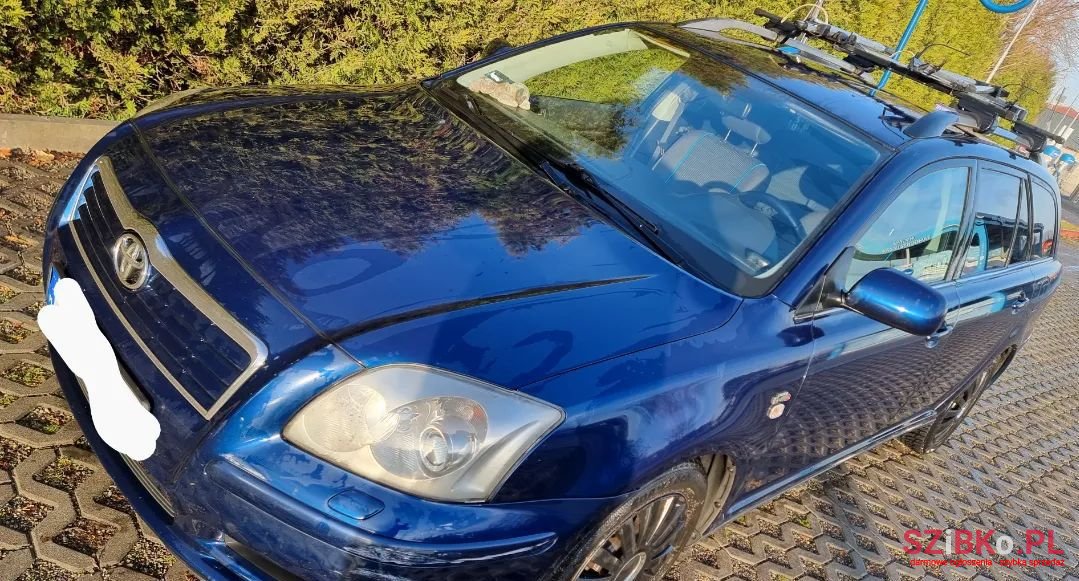 2003' Toyota Avensis photo #2