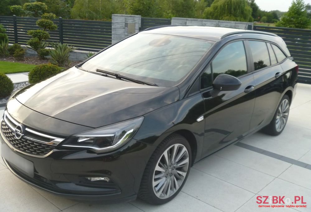 2019' Opel Astra photo #3