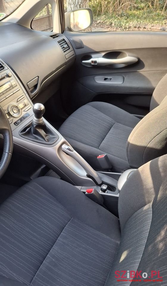 2007' Toyota Auris 1.4 Vvt-I Sol photo #3