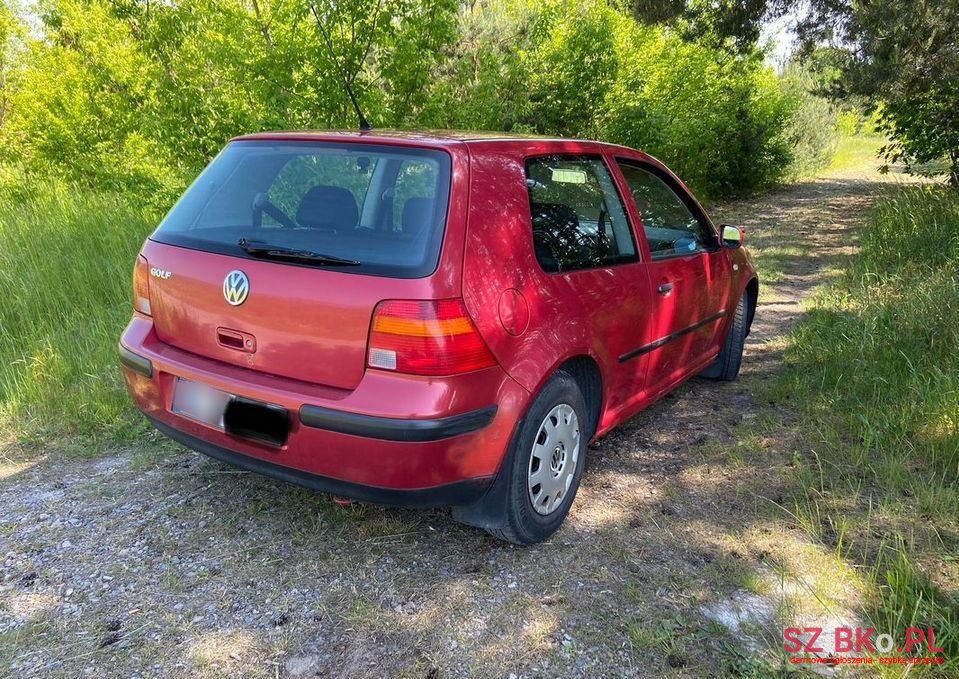 2002' Volkswagen Golf photo #4
