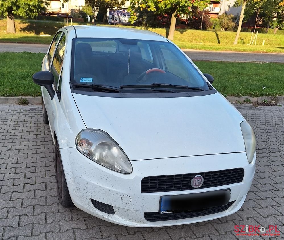 2010' Fiat Grande Punto photo #2