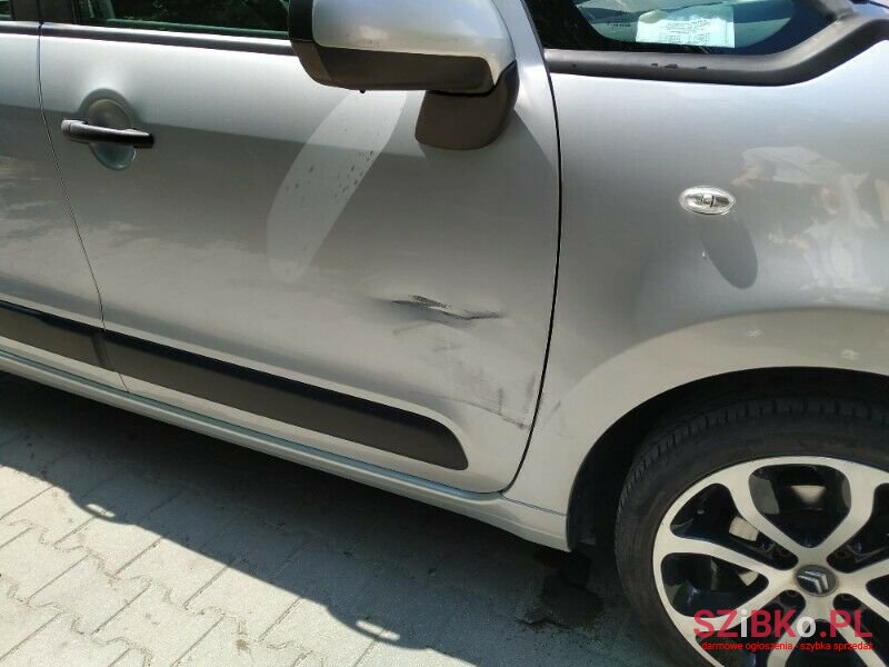 2010' Citroen C3 Picasso photo #2