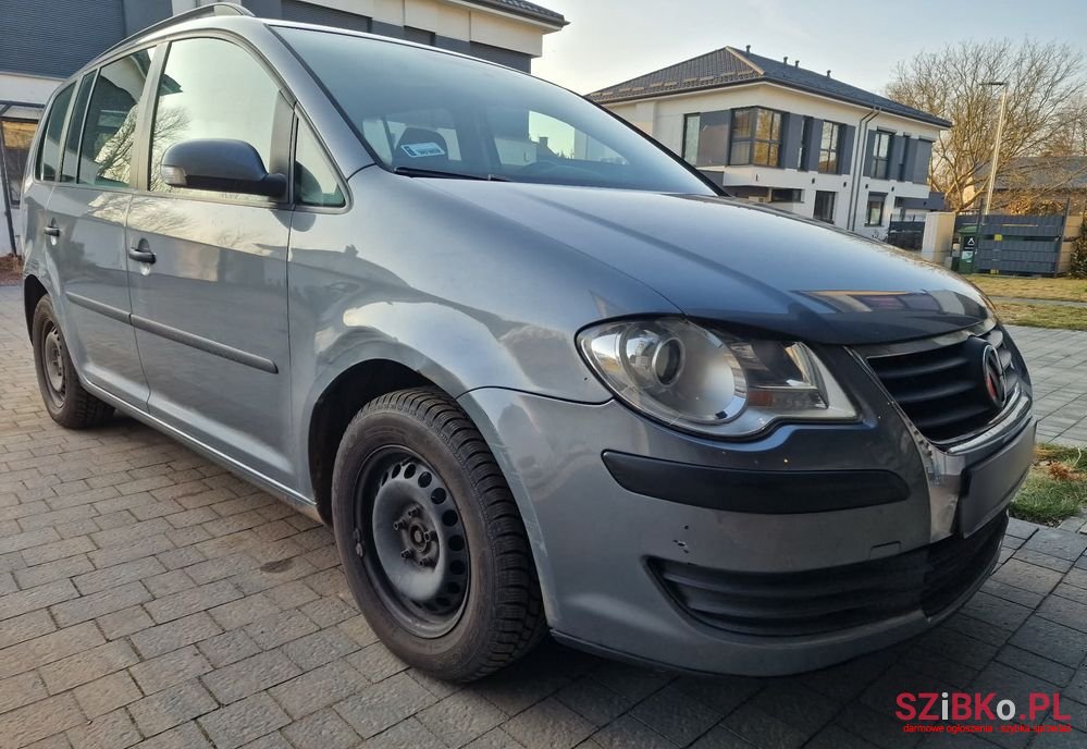 2008' Volkswagen Touran photo #3