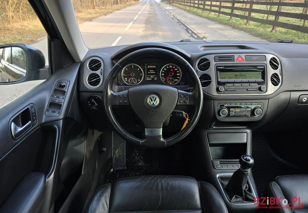 2010' Volkswagen Tiguan photo #4