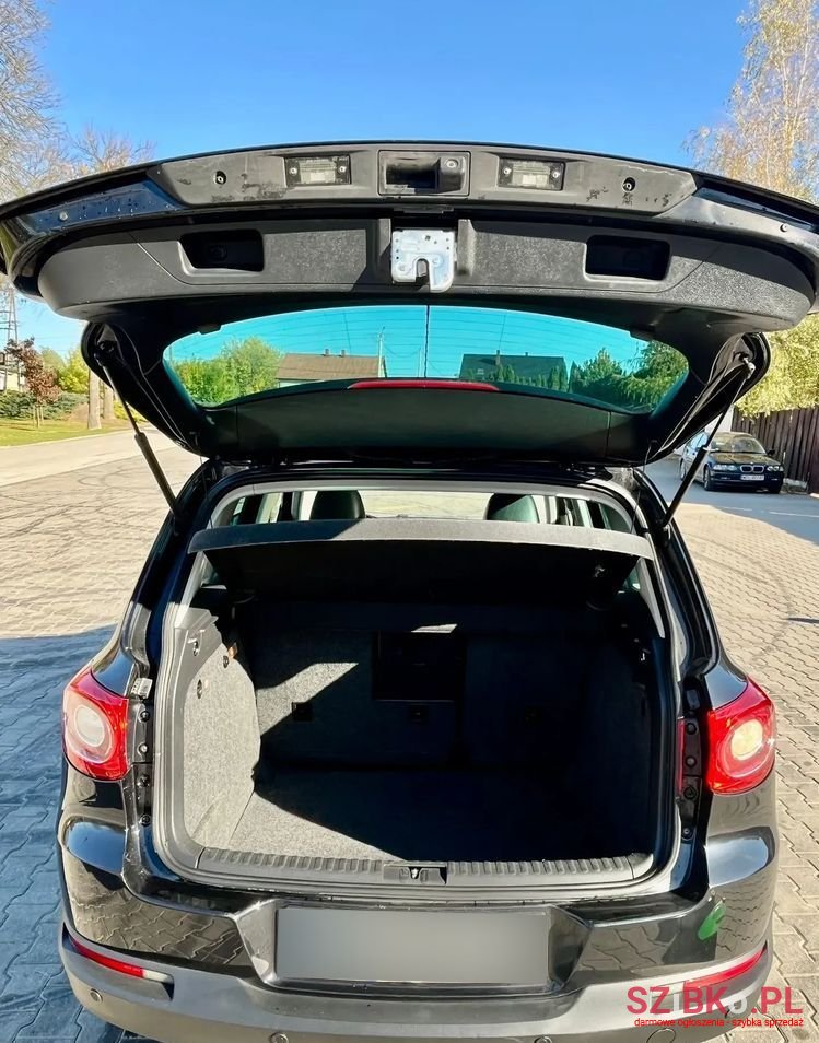 2010' Volkswagen Tiguan photo #4