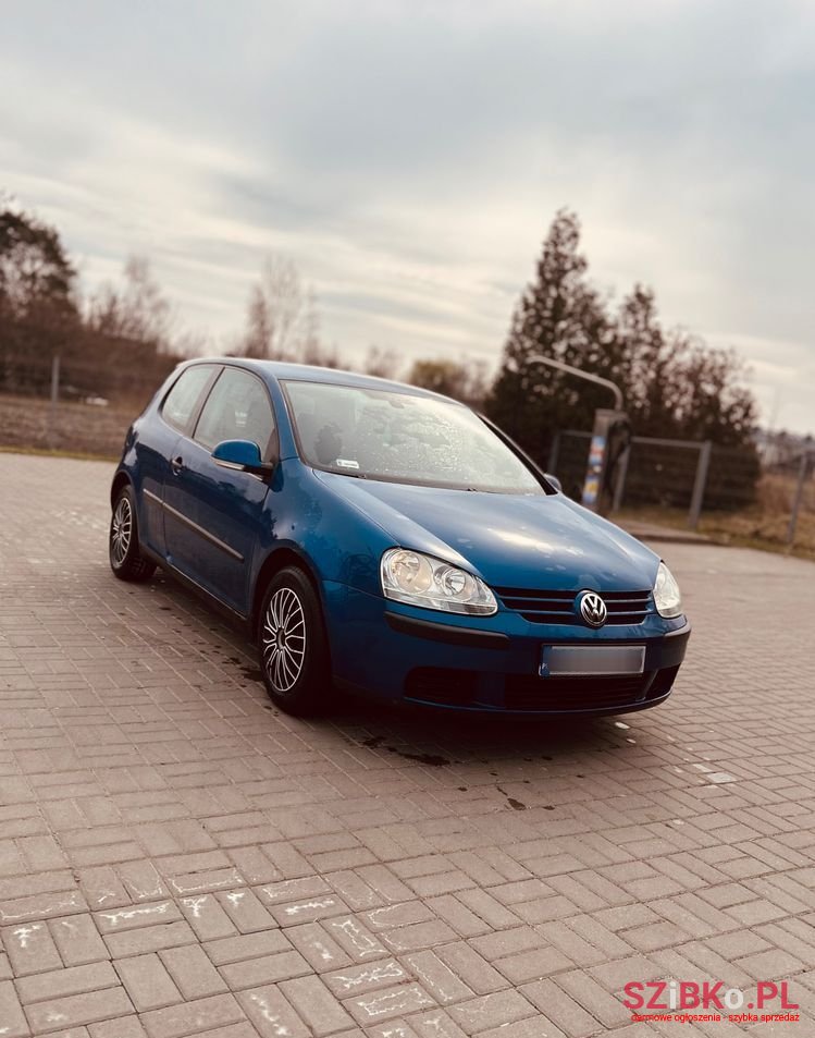 2004' Volkswagen Golf photo #3