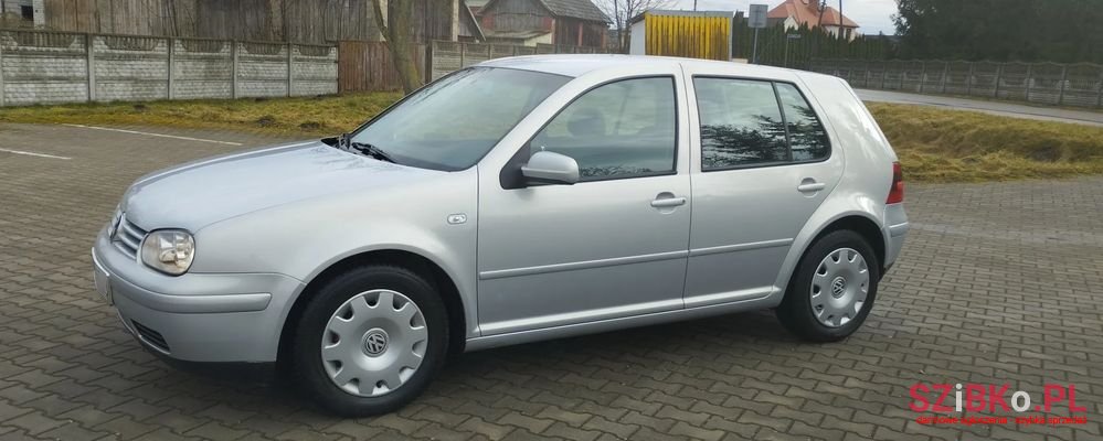 2001' Volkswagen Golf photo #3