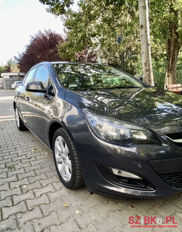 2014' Opel Astra photo #1