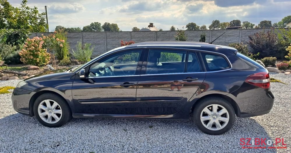 2010' Renault Laguna photo #1