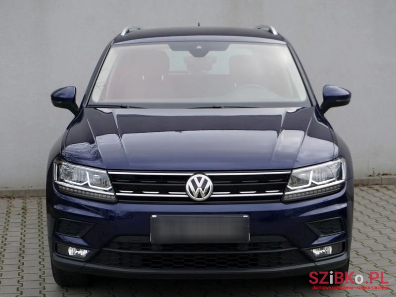 2019' Volkswagen Tiguan photo #2