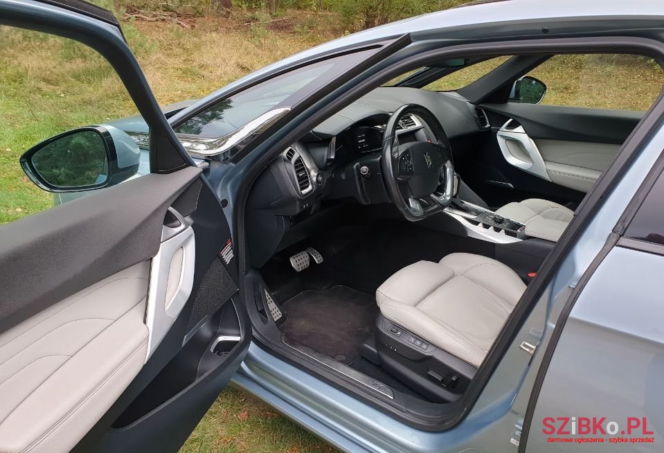 2012' Citroen DS5 photo #1