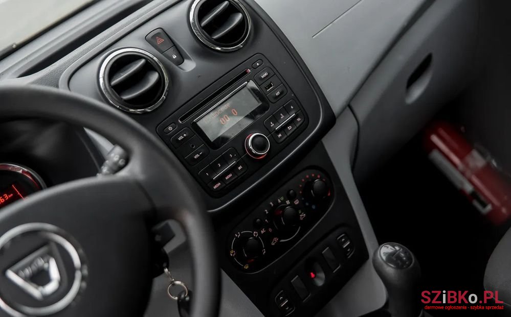 2014' Dacia Logan photo #6