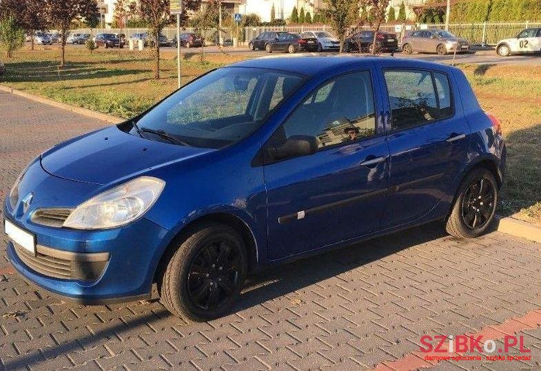 2008' Renault Clio photo #1