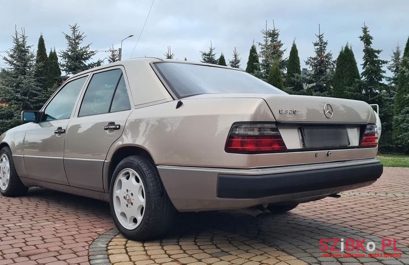 1993' Mercedes-Benz W124 photo #3