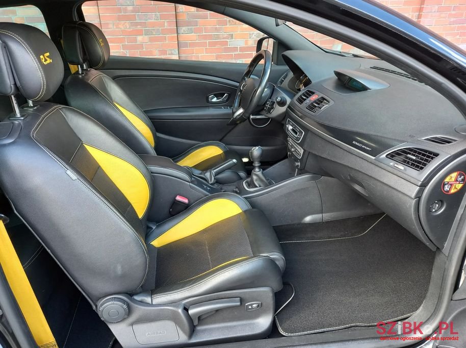 2011' Renault Megane photo #6