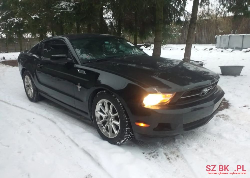 2011' Ford Mustang photo #2