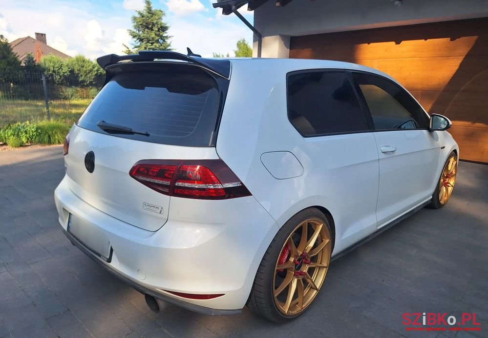 2015' Volkswagen Golf photo #2