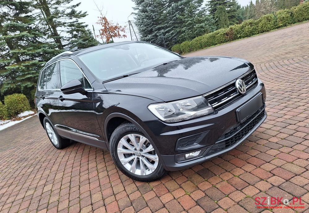 2019' Volkswagen Tiguan photo #1