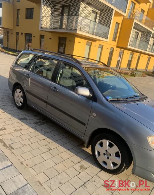 2004' Toyota Corolla photo #2