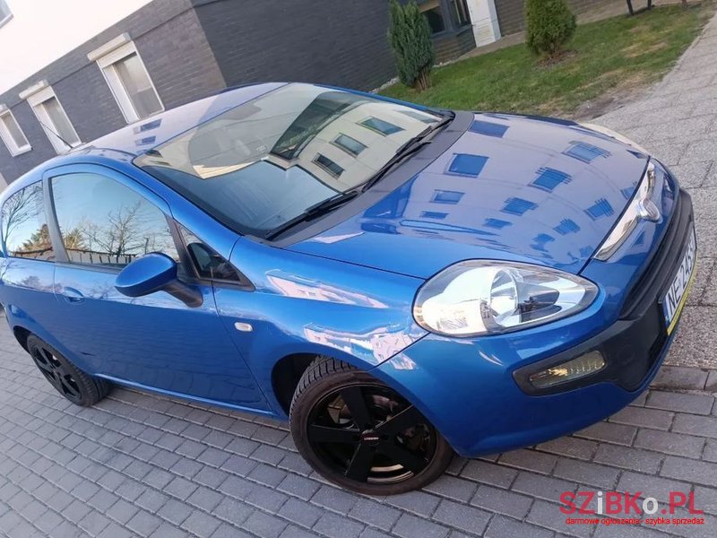 2012' Fiat Punto Evo photo #3