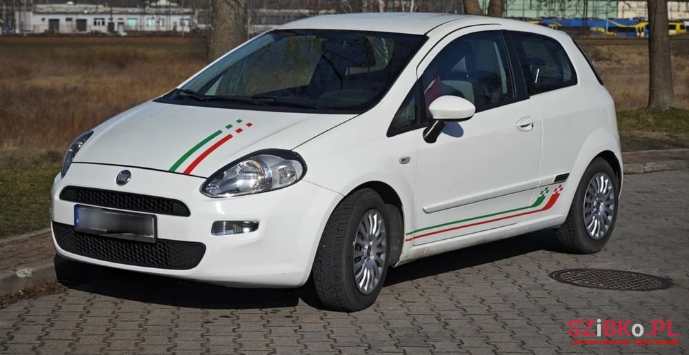2012' Fiat Punto Evo photo #2