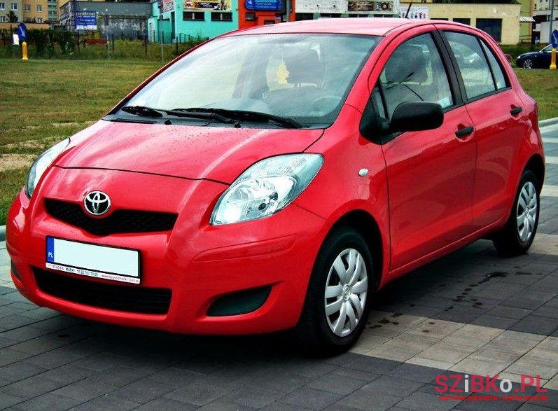 2010' Toyota Yaris photo #2