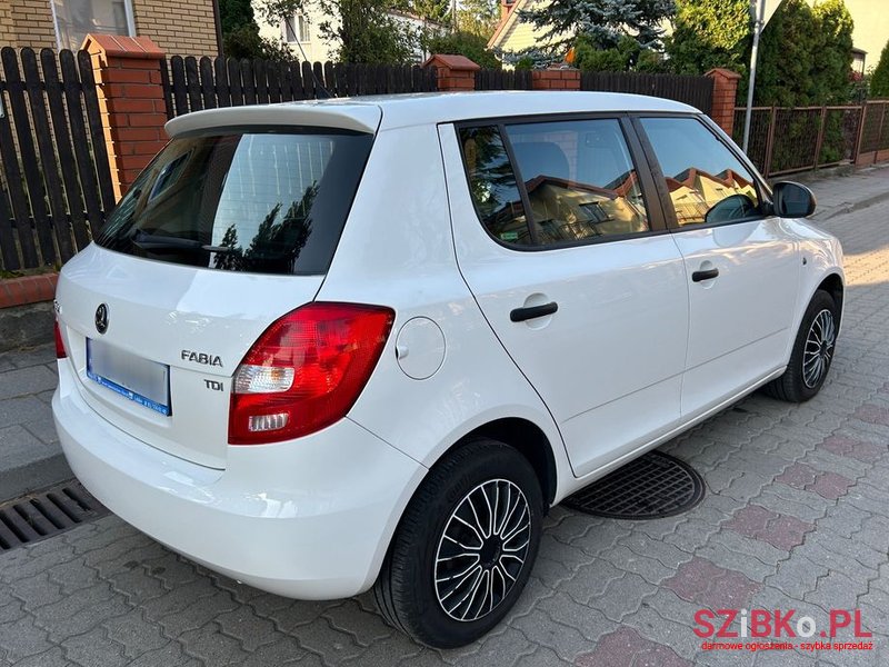 2013' Skoda Fabia 1.6 Tdi Dpf Active photo #2