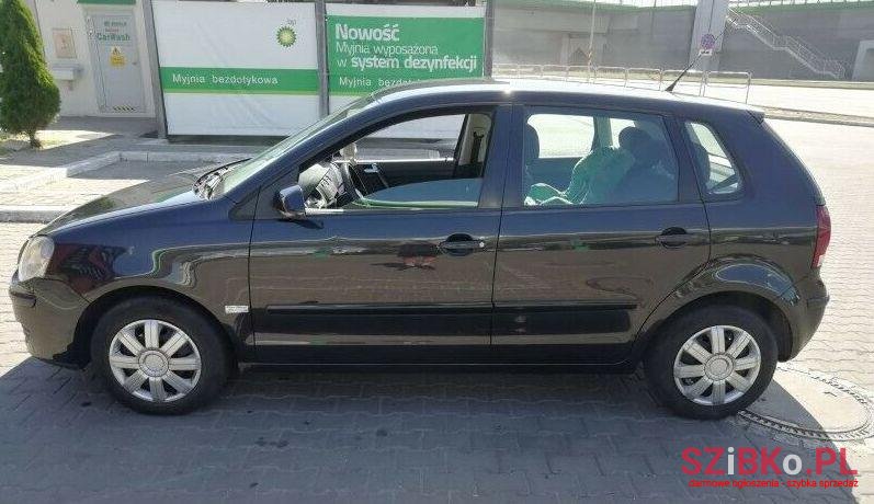 2005' Volkswagen Polo photo #1