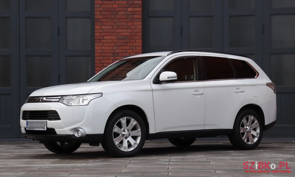 2013' Mitsubishi Outlander photo #3