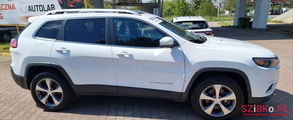 2019' Jeep Cherokee photo #4