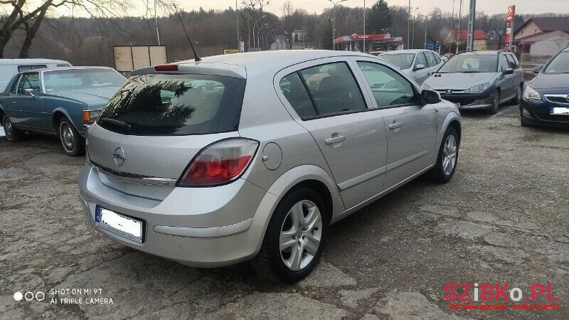 2005' Opel Astra photo #2