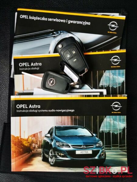 2014' Opel Astra photo #2