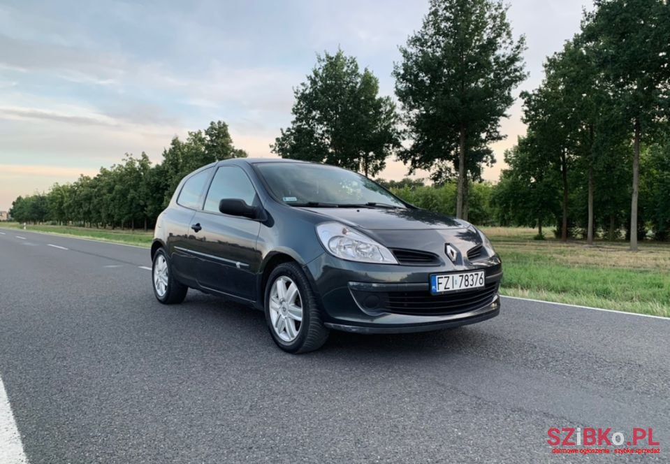 2005' Renault Clio photo #1