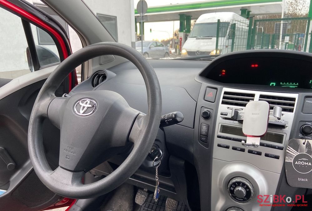 2008' Toyota Yaris 1.3 Luna A/C photo #5