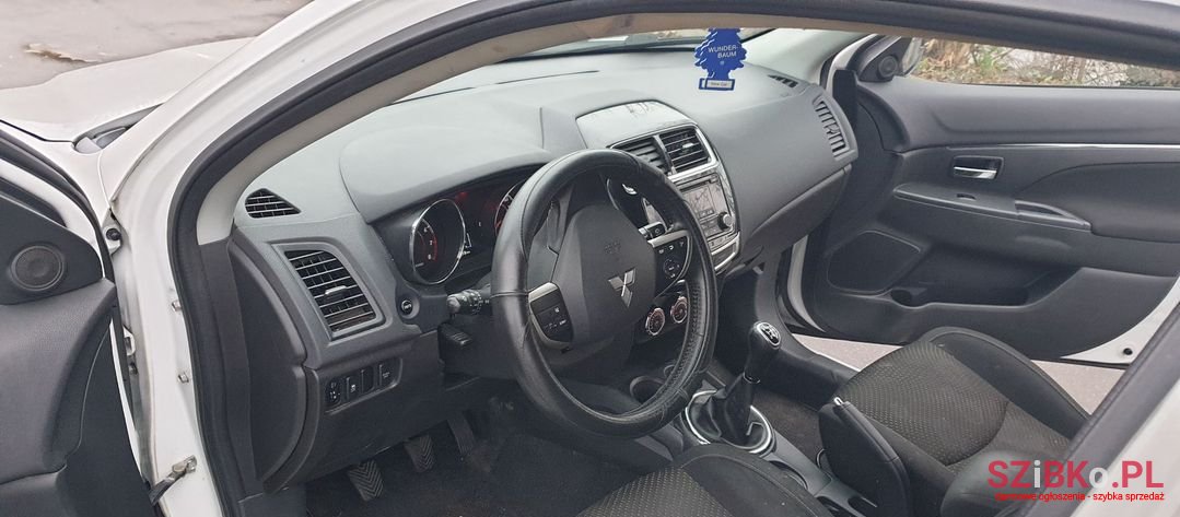 2015' Mitsubishi ASX photo #4