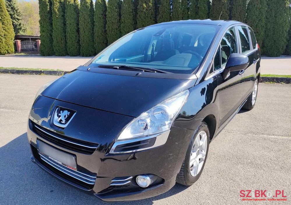 2010' Peugeot 5008 photo #1