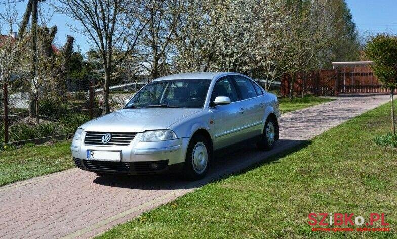 2001' Volkswagen Passat photo #1