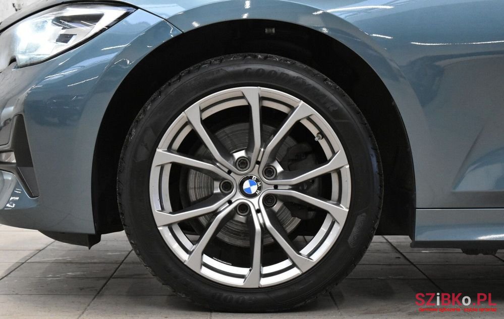 2020' BMW 3 Series photo #6