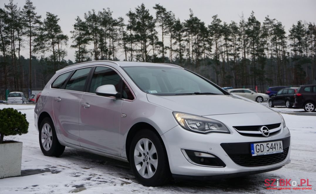 2015' Opel Astra Sport photo #3