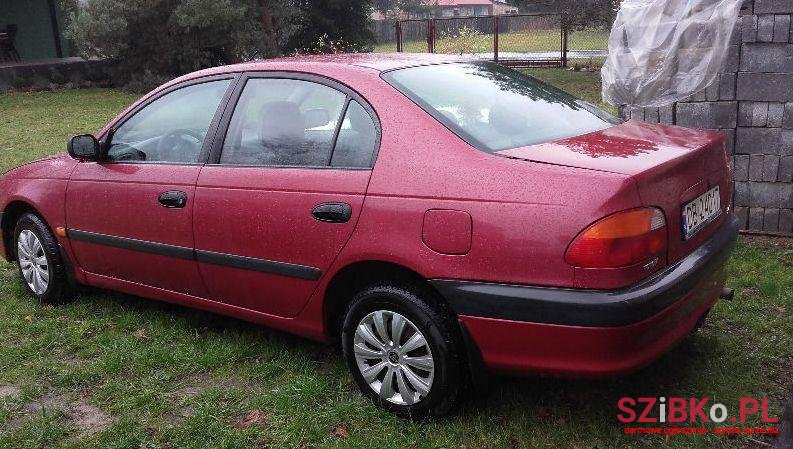 2000' Toyota Avensis photo #2
