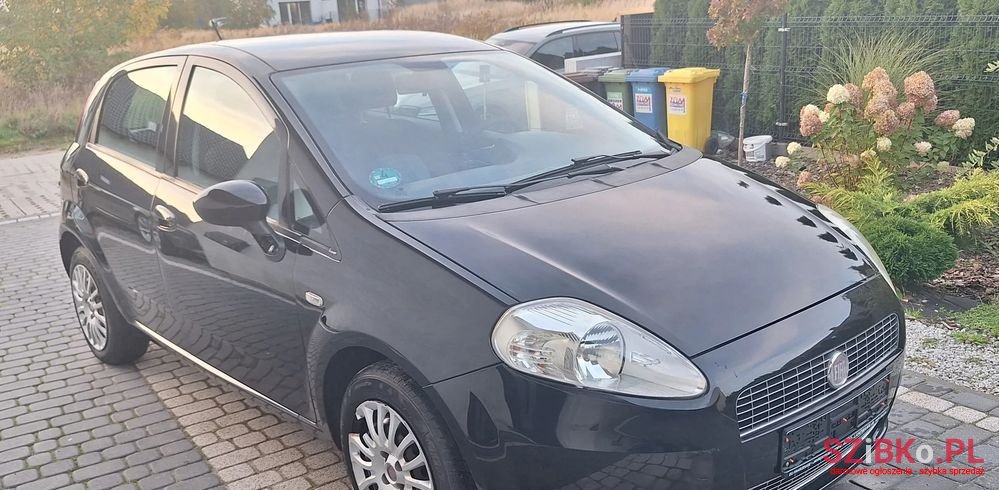 2009' Fiat Grande Punto photo #2