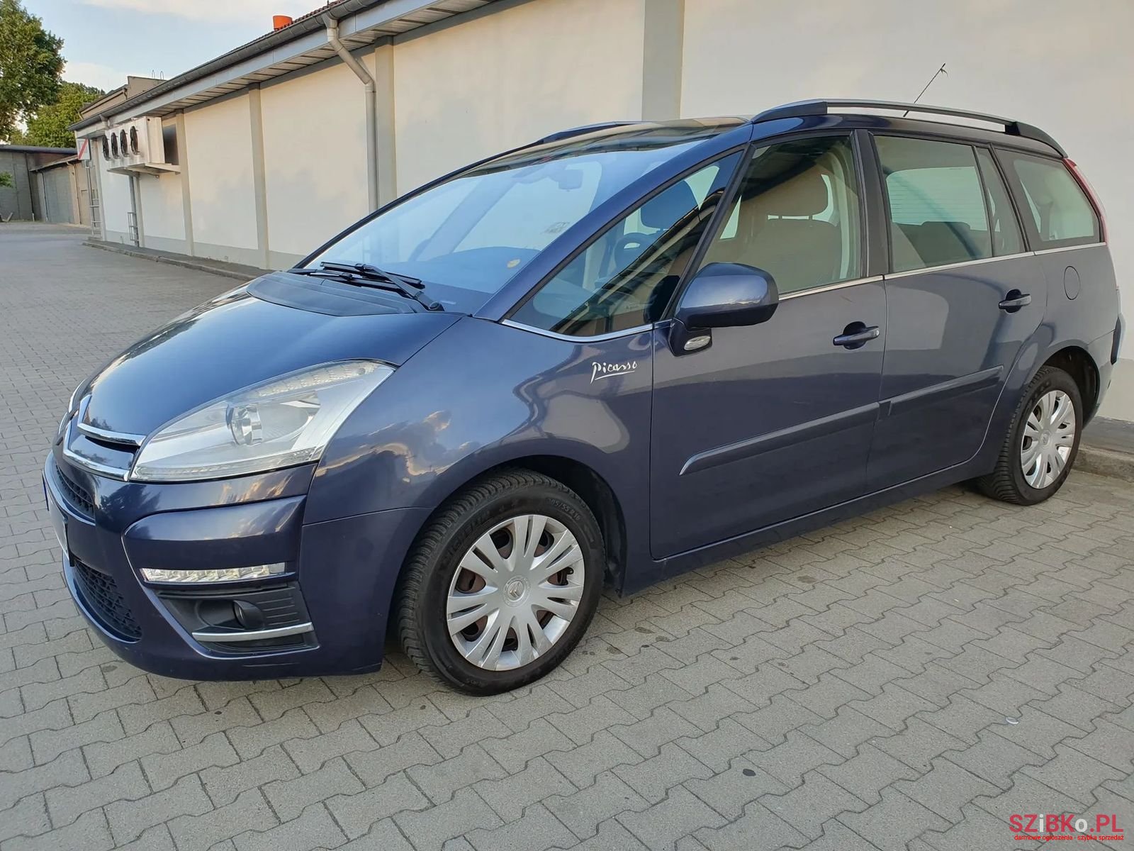 2010' Citroen C4 Grand Picasso photo #2